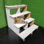 Exhibidor de 4 niveles con bandejas amplias para productos y tiendas
